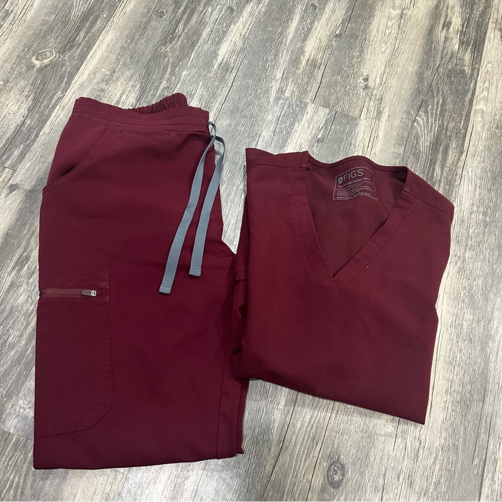 Figs Burgundy Scrub Set